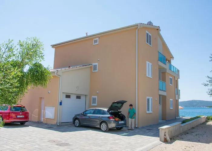 Апартаменты Citrine On The Биоград-на-Мору